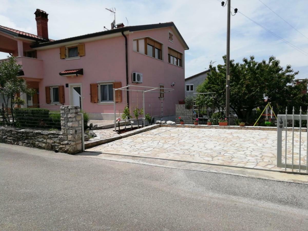 Apartmani Vesna Buje Exteriér fotografie